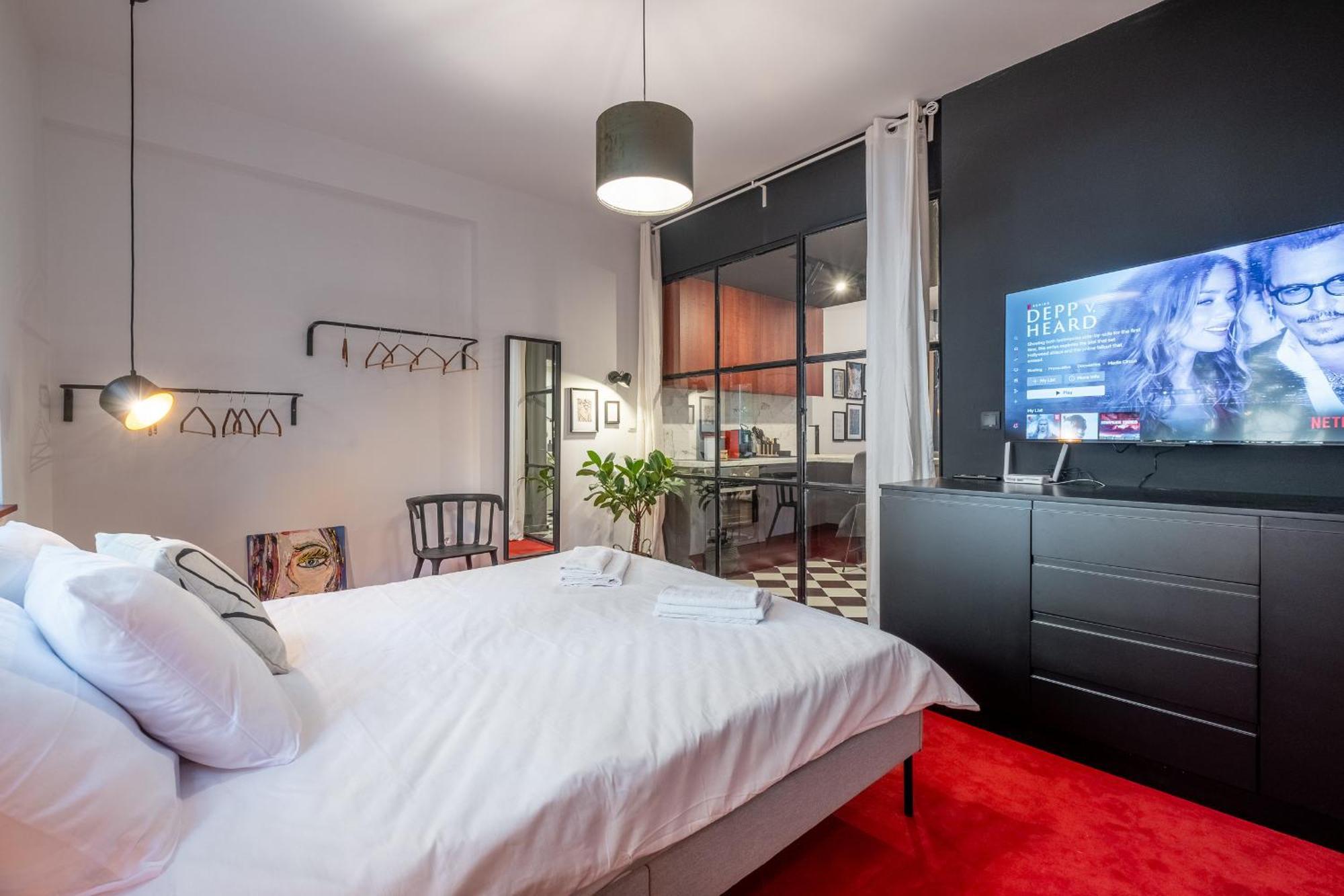 Central Art-Inspired Flat With Private Garage Sofia Exteriör bild