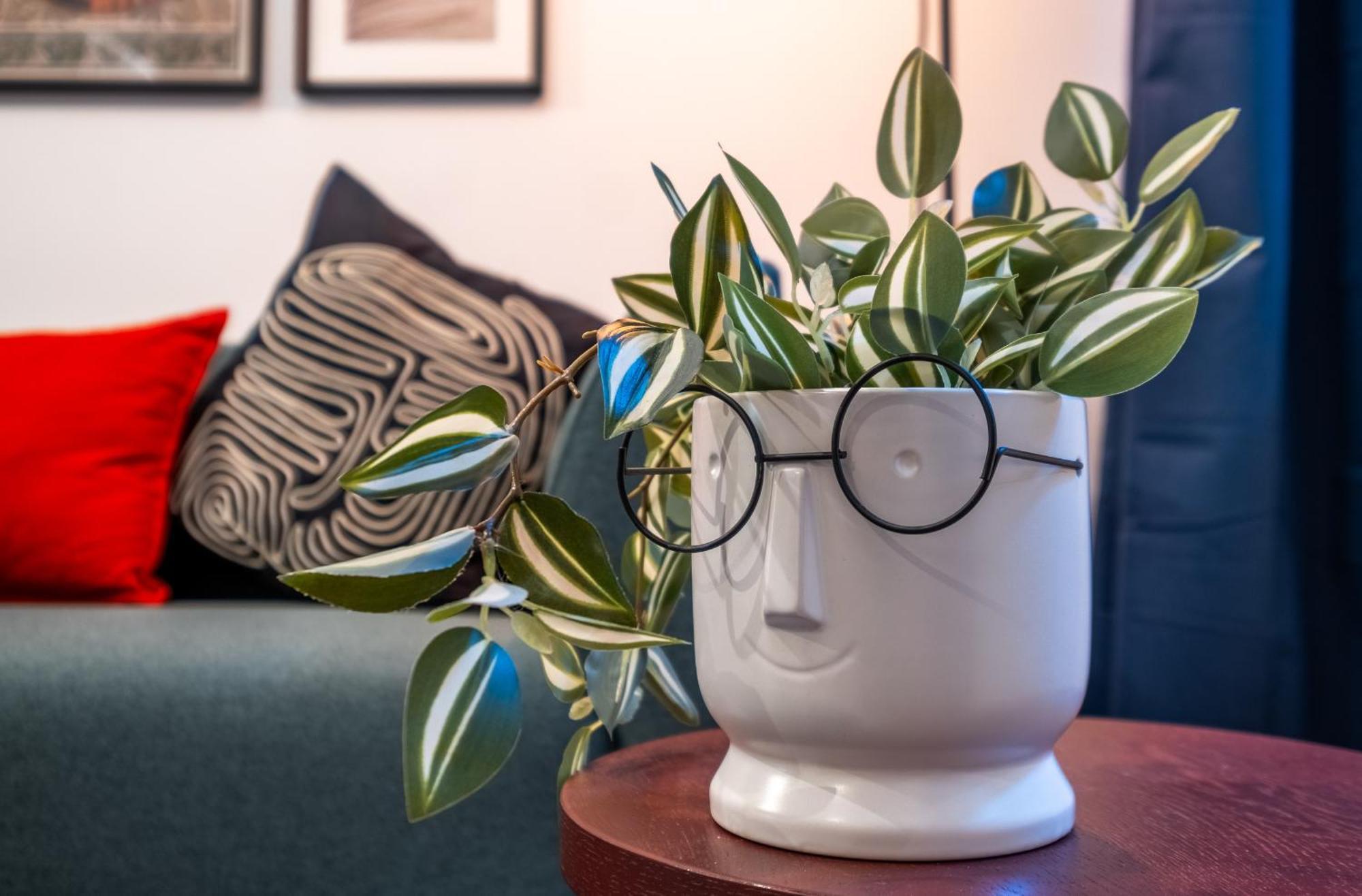 Central Art-Inspired Flat With Private Garage Sofia Exteriör bild